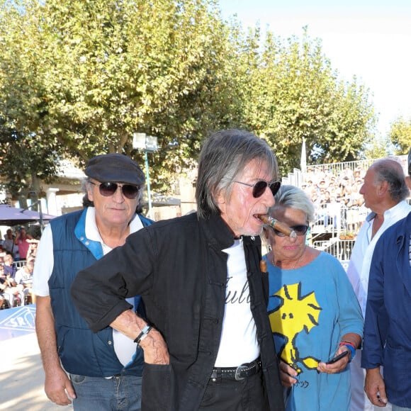 Semi-exclusif - Jacques Dutronc - Challenge Henri Salvador 2019, Un tournoi VIP de Pétanque "Souvenir Henri-Salvador" organisé chaque année à l'Ile-Rousse par le Sport Pétanque Ile-Rousse, en Corse, France, le 13 Septembre 2019. S.Vartan est la marraine d'honneur de cette édition 2019; J.Dutronc est venu pour faire le show, avant le coup d'envoi en faisant sauter le bouchon d'une bouteille et d'aller à la rencontre du public. A noter aussi que les "Amies de Julie" étaient là pour poursuivre leur combat pour J.Douib assassinée au mois de Mars dernier à l'Ile-Rousse par son ex-mari et pour toutes les violences faites aux femmes. © Olivier Sanchez/Crystal/Bestimage 