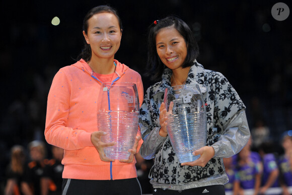 Su-Wei Hsieh (TPE) à droite et Shuai Peng (CHN) à gauche lors du Masters WTA de tennis d' Istanbul, Turquie, le 27 octobre 2013. © Tennis Magazine/Panoramic/Bestimage