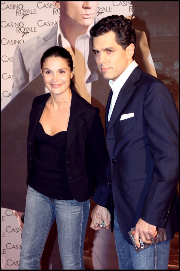 Barbara Schulz et Romain Hatchuel - Première du film "Casino Royale" au Grand Rex de Paris.