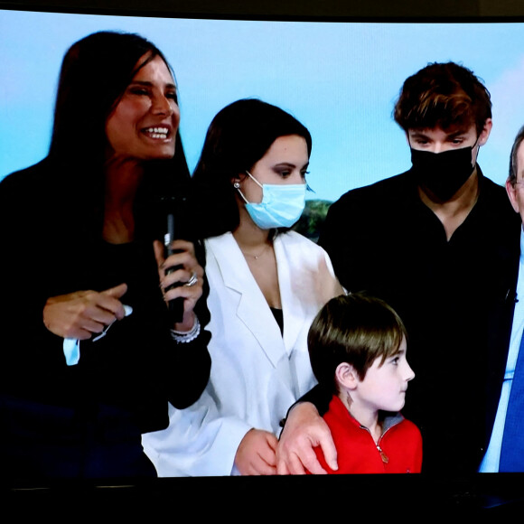 Sa famille, sa femme Nathalie Marquay, leur fils Tom Pernaut, Lou Pernaut et son petit Fils Léo - Dernier JT de Jean-Pierre Pernaut sur TF1 aprés 33 ans de présentation. Paris, le 18 Décembre 2020. © Dominique Jacovides / Bestimage