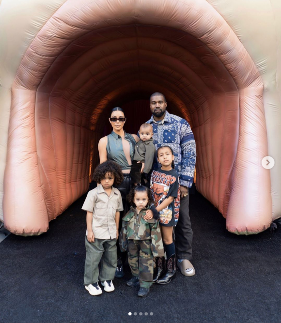 Kim Kardashian, Kanye West et leurs quatre enfants North, Saint, Chicago et Psalm. Février 2020.