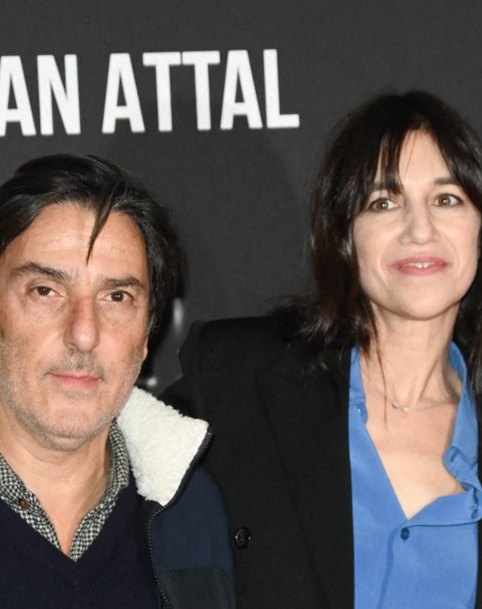 Yvan Attal et sa compagne Charlotte Gainsbourg - Avant-première du film "Les Choses Humaines" au cinéma UGC Normandie à Paris le 23 novembre 2021. © Coadic Guirec/Bestimage