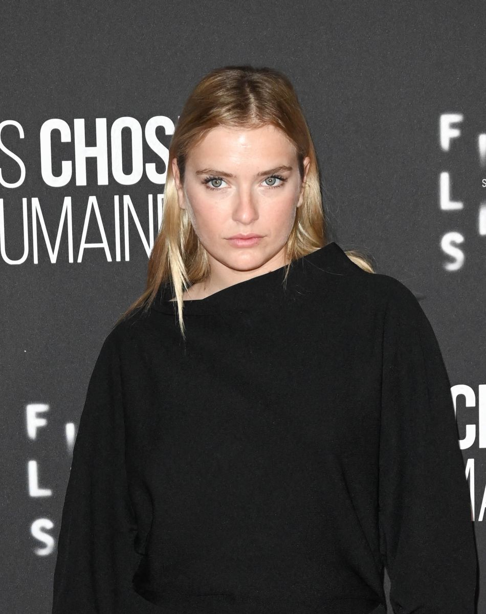 Camille Razat - Avant-première du film "Les Choses Humaines" au cinéma UGC Normandie à Paris le 23 novembre 2021. © Coadic Guirec/Bestimage