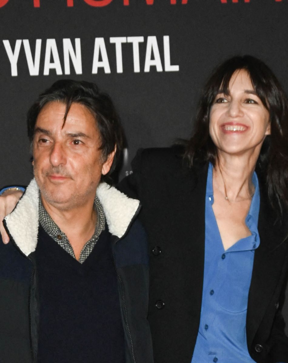 Yvan Attal et sa compagne Charlotte Gainsbourg - Avant-première du film "Les Choses Humaines" au cinéma UGC Normandie à Paris le 23 novembre 2021. © Coadic Guirec/Bestimage