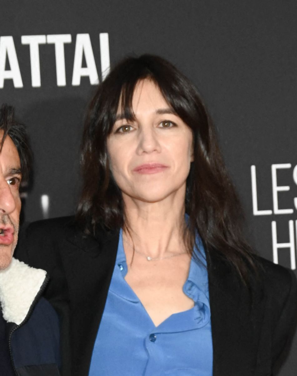 Yvan Attal et sa compagne Charlotte Gainsbourg - Avant-première du film "Les Choses Humaines" au cinéma UGC Normandie à Paris le 23 novembre 2021. © Coadic Guirec/Bestimage