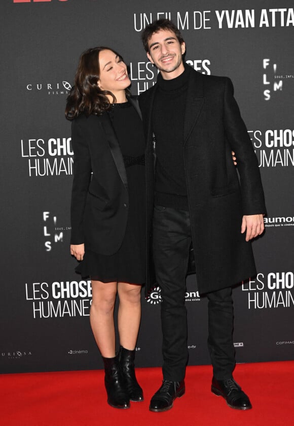 Suzanne Jouannet (habillée en Céline) et Ben Attal - Avant-première du film "Les Choses Humaines" au cinéma UGC Normandie à Paris le 23 novembre 2021. © Coadic Guirec/Bestimage