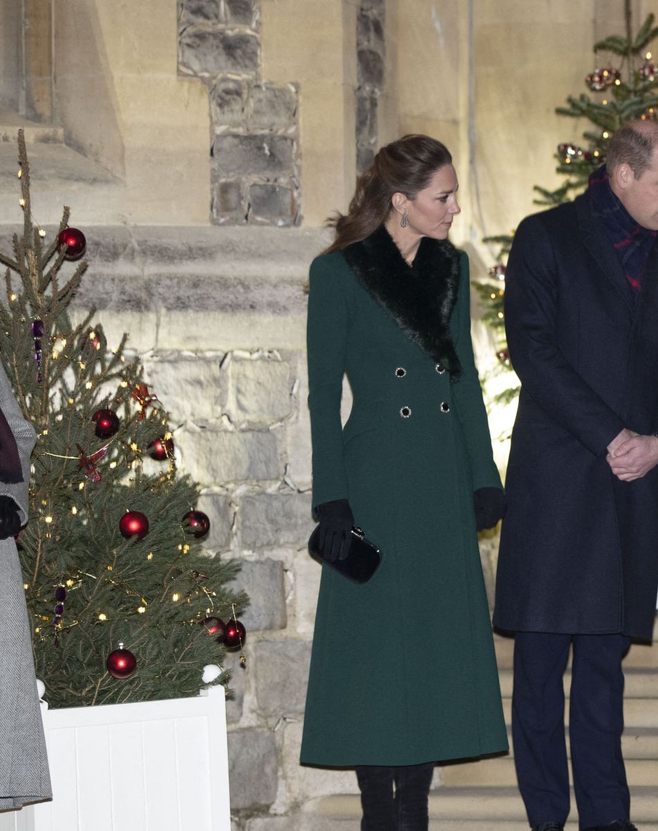 Catherine Kate Middleton, duchesse de Cambridge, le prince William, duc de Cambridge, la reine Elisabeth II d'Angleterre - La famille royale se réunit devant le chateau de Windsor pour remercier les membres de l'Armée du Salut et tous les bénévoles qui apportent leur soutien pendant l'épidémie de coronavirus (COVID-19) et à Noël le 8 décembre 2020.