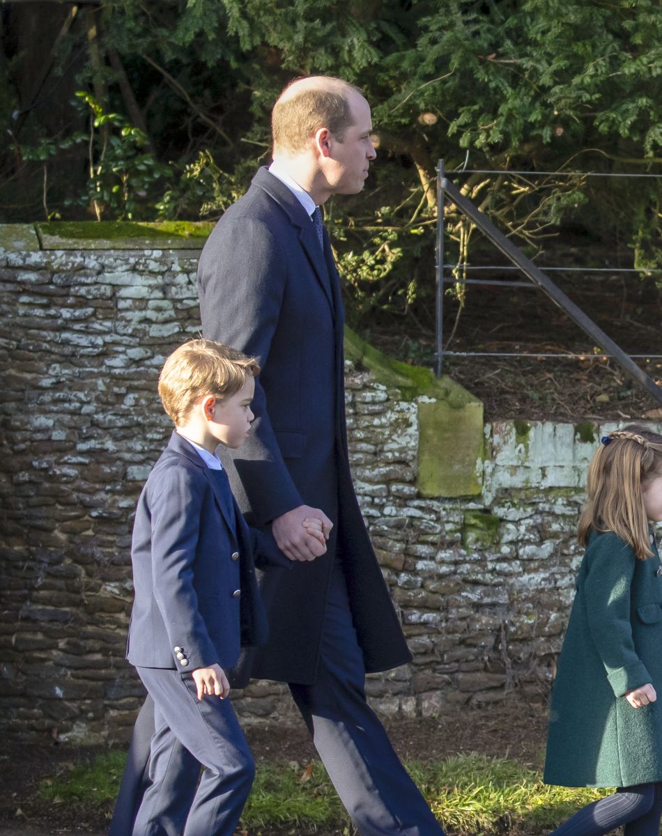 Le prince William, duc de Cambridge, et Catherine (Kate) Middleton, duchesse de Cambridge, la princesse Charlotte de Cambridge et le prince George de Cambridge lors de la messe de Noël en l'église Sainte-Marie-Madeleine à Sandringham au Royaume-Uni, le 25 décembre 2019.