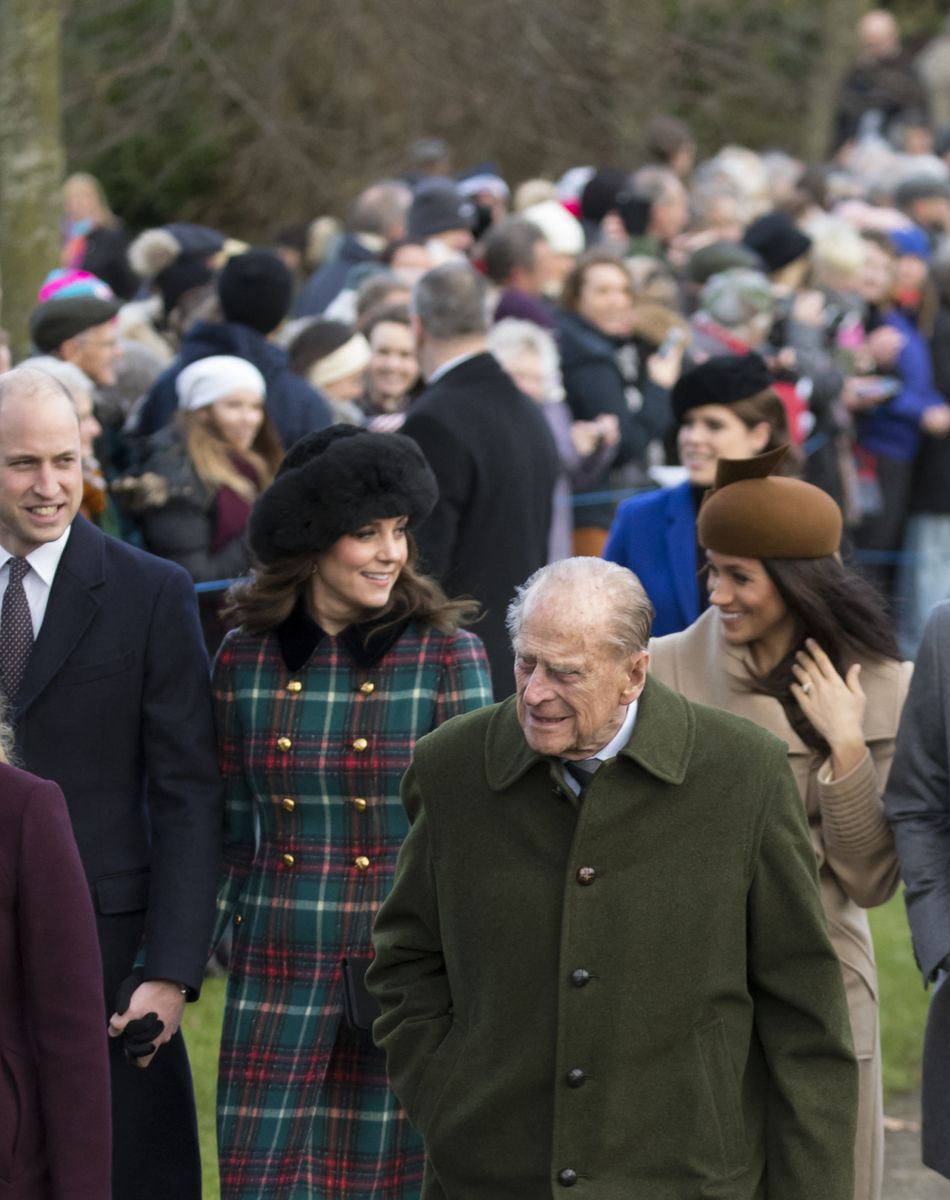 Le prince William, Catherine Kate Middleton la duchesse de Cambridge enceinte, Meghan Markle et son fiancé le prince Harry, le prince Philip, duc d'Edimbourg, Lady Louise Windsor - La famille royale d'Angleterre arrive à la messe de Noël à l'église Sainte-Marie-Madeleine à Sandringham, le 25 décembre 2017.