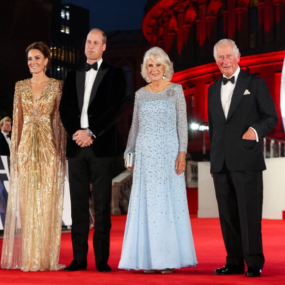 Catherine Kate Middleton, duchesse de Cambridge, Le prince William, duc de Cambridge, Le prince Charles, prince de Galles, Camilla Parker Bowles, duchesse de Cornouailles - Avant-première mondiale du film "James Bond - Mourir peut attendre (No Time to Die)" au Royal Albert Hall à Londres le 28 septembre 2021.