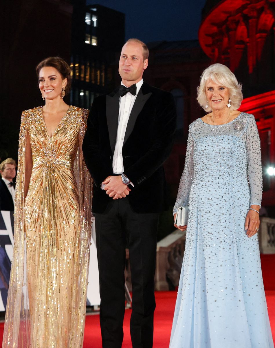 Catherine Kate Middleton, duchesse de Cambridge, Le prince William, duc de Cambridge, Le prince Charles, prince de Galles, Camilla Parker Bowles, duchesse de Cornouailles - Avant-première mondiale du film "James Bond - Mourir peut attendre (No Time to Die)" au Royal Albert Hall à Londres le 28 septembre 2021.
