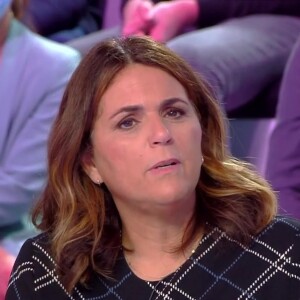 Valérie Benaim fait une déclaration d'amour à Delphine Wespiser.