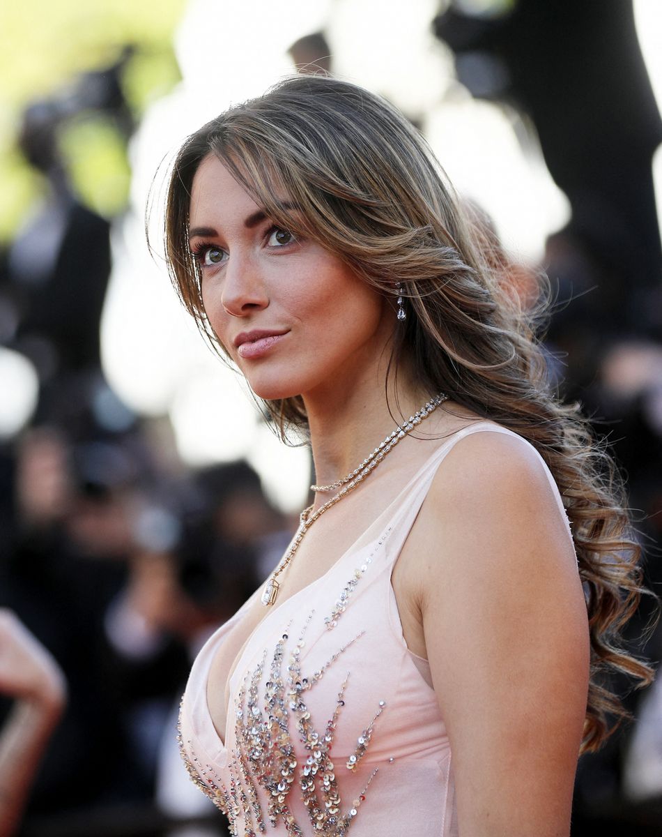 Delphine Wespiser - Montée des marches du film " Aline " lors du 74ème Festival International du Film de Cannes. Le 13 juillet 2021 © Borde-Jacovides-Moreau / Bestimage