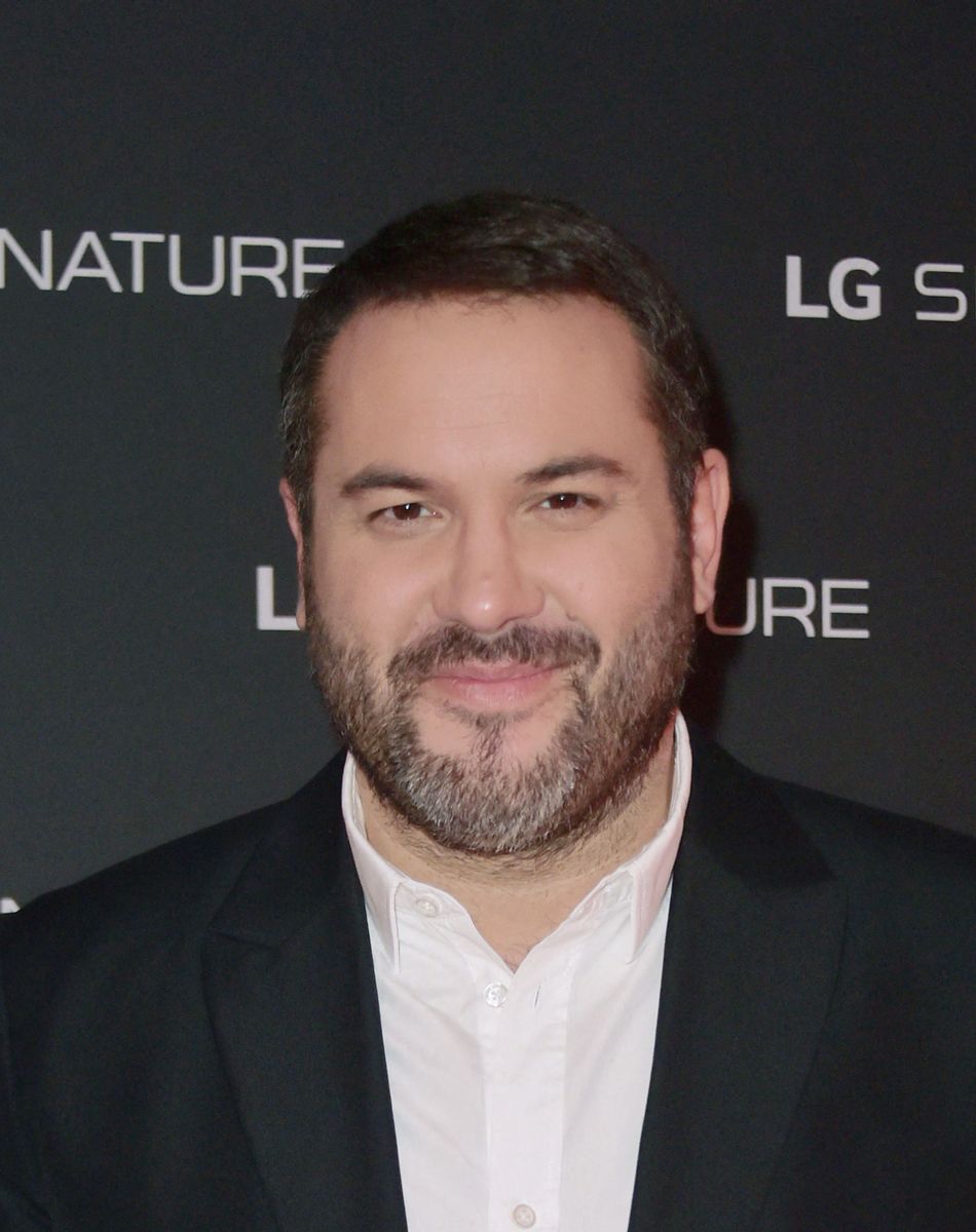 Bruce Toussaint - A travers la création d'une galerie d'art éphémère "The Art of Essence" en plein coeur du Paris du Design et des Arts, la marque LG dévoile sa ligne haute-couture LG Signature au Café Beaubourg et sur le parvis du Centre Georges Pompidou à Paris. Le 30 novembre 2016 © Giancarlo Gorassini / Bestimage