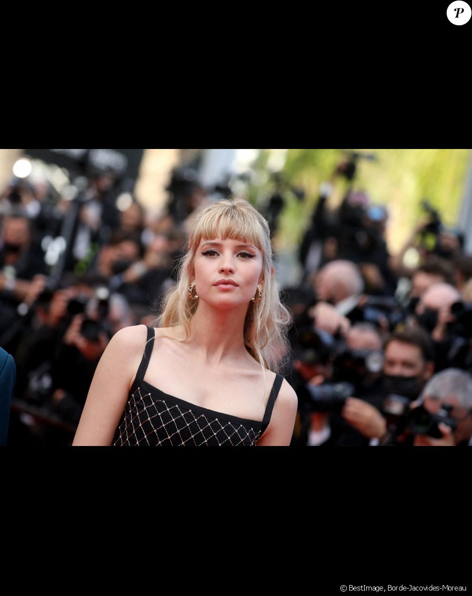 Angele - Montée des marches du film " Annette " lors de la cérémonie d'ouverture du 74ème Festival International du Film de Cannes. Le 6 juillet 2021 © Borde-Jacovides-Moreau / Bestimage