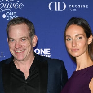 Exclusif - Garou (maître de cérémonie) et sa compagne Emily - Premier dîner caritatif de la Fondation One Drop au Pavillon Dauphine à Paris le 19 novembre 2021. © Coadic Guirec/Bestimage