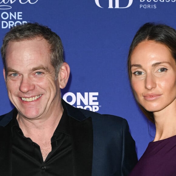 Exclusif - Garou (maître de cérémonie) et sa compagne Emily - Premier dîner caritatif de la Fondation One Drop au Pavillon Dauphine à Paris le 19 novembre 2021. © Coadic Guirec/Bestimage