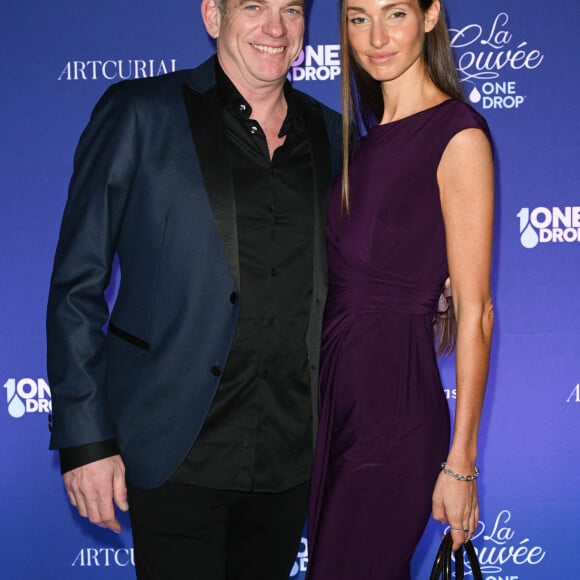 Exclusif - Garou (maître de cérémonie) et sa compagne Emily - Premier dîner caritatif de la Fondation One Drop au Pavillon Dauphine à Paris le 19 novembre 2021. © Coadic Guirec/Bestimage