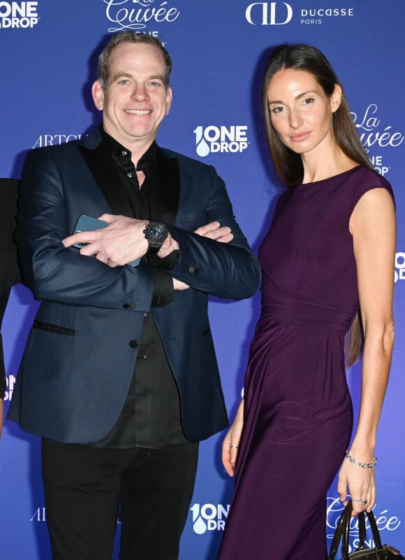 Exclusif - Garou (maître de cérémonie) et sa compagne Emily - Premier dîner caritatif de la Fondation One Drop au Pavillon Dauphine à Paris le 19 novembre 2021. © Coadic Guirec/Bestimage