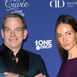 Exclusif - Garou (maître de cérémonie) et sa compagne Emily - Premier dîner caritatif de la Fondation One Drop au Pavillon Dauphine à Paris le 19 novembre 2021. © Coadic Guirec/Bestimage