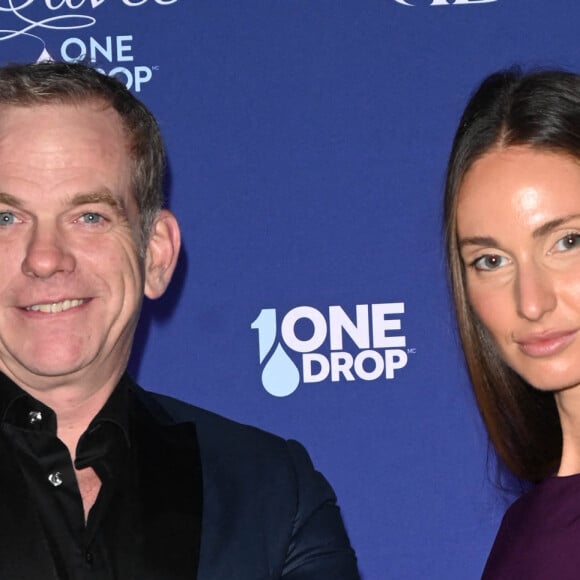 Exclusif - Garou (maître de cérémonie) et sa compagne Emily - Premier dîner caritatif de la Fondation One Drop au Pavillon Dauphine à Paris le 19 novembre 2021. © Coadic Guirec/Bestimage