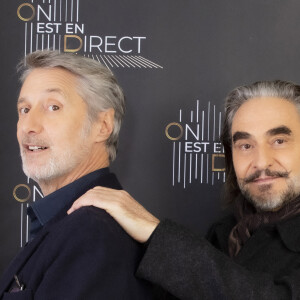 Exclusif - Antoine De Caunes, Stephan Eicher en backstage de l'émission On Est En Direct (OEED) du samedi 27/11/2021, présentée par L.Salamé et L.Ruquier à Paris, France, le 27 novembre 2021. © Jack Tribeca/Bestimage 