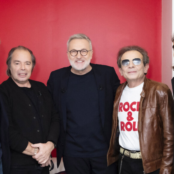 Exclusif - Antoine De Caunes, Philippe Djian, Laurent Ruquier, Stephan Eicher, Philippe Manoeuvre en backstage de l'émission On Est En Direct (OEED) du samedi 27/11/2021, présentée par L.Salamé et L.Ruquier à Paris, France, le 27 novembre 2021. © Jack Tribeca/Bestimage 