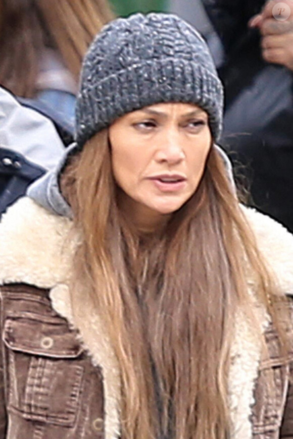 Jennifer Lopez sur le tournage de "The Mother" à Squamish. Canada, le 26 octobre 2021. 