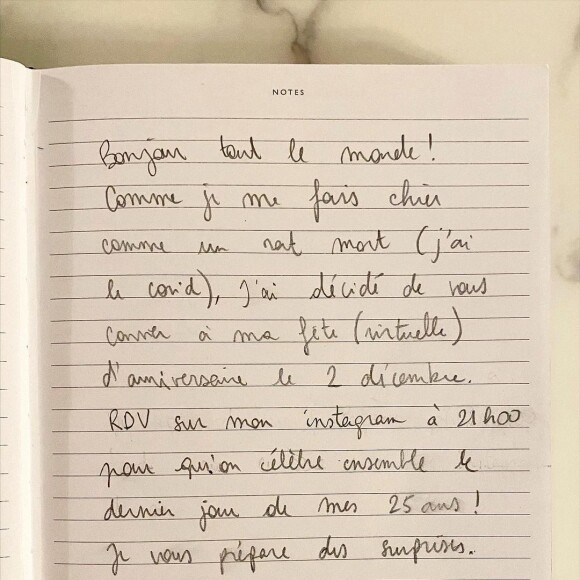 Angèle annonce qu'elle a le Covid sur Instagram. Le 29 novembre 2021.