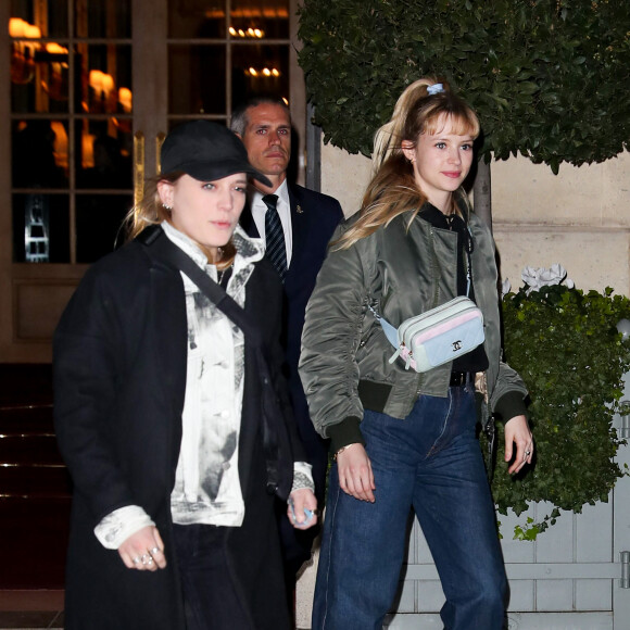Exclusif - La chanteuse Angèle et Marie Papillon à la sortie de l'hôtel Ritz à Paris. Le 25 février 2020. 