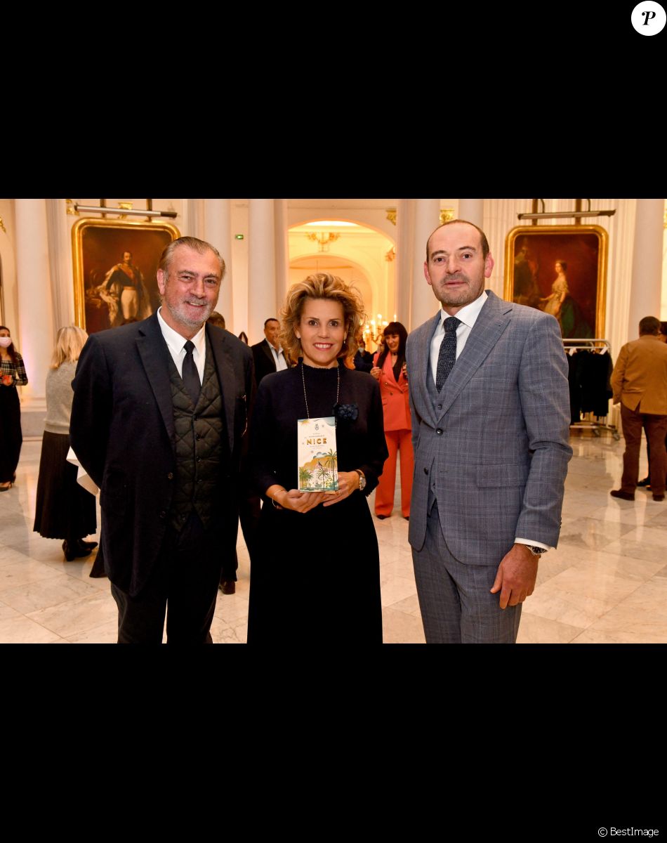 Exclusif - Robert Roux, adjoint au maire de Nice délégué à la culture, Laura Tenoudji Estrosi et Lionel Servant, le directeur de l'hôtel Negresco, lors de l'inauguration de la boutique de l'Hôtel Negresco "Jeanne" à Nice, le 29 novembre 2021. © Bruno Bebert/Bestimage