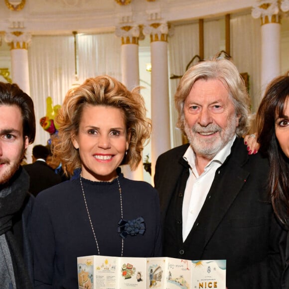 Exclusif - Jean Baptiste Benoin, Laura Tenoudji Estrosi, Daniel Benoin, le directeur du théâtre Anthéa à Antibes, et sa femme Nathalie, créateurs du Festival Cineroman à Nice, lors de l'inauguration de la boutique de l'Hôtel Negresco "Jeanne" à Nice, le 29 novembre 2021. © Bruno Bebert/Bestimage