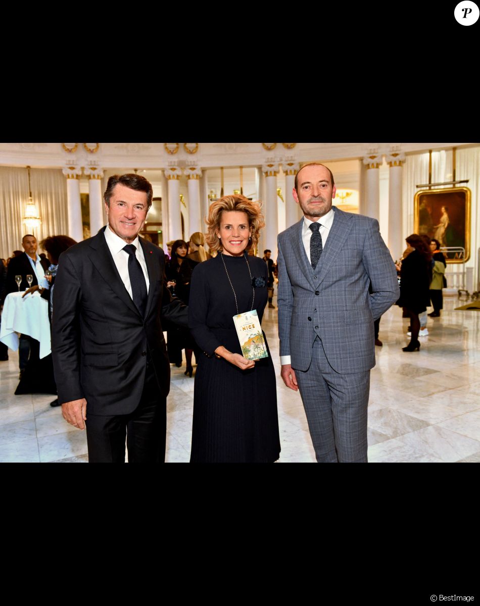 Exclusif - Christian Estrosi, le maire de Nice, sa femme Laura Tenoudji Estrosi et Lionel Servant, le directeur de l'hôtel Negresco, lors de l'inauguration de la boutique de l'Hôtel Negresco "Jeanne" à Nice, le 29 novembre 2021. © Bruno Bebert/Bestimage
