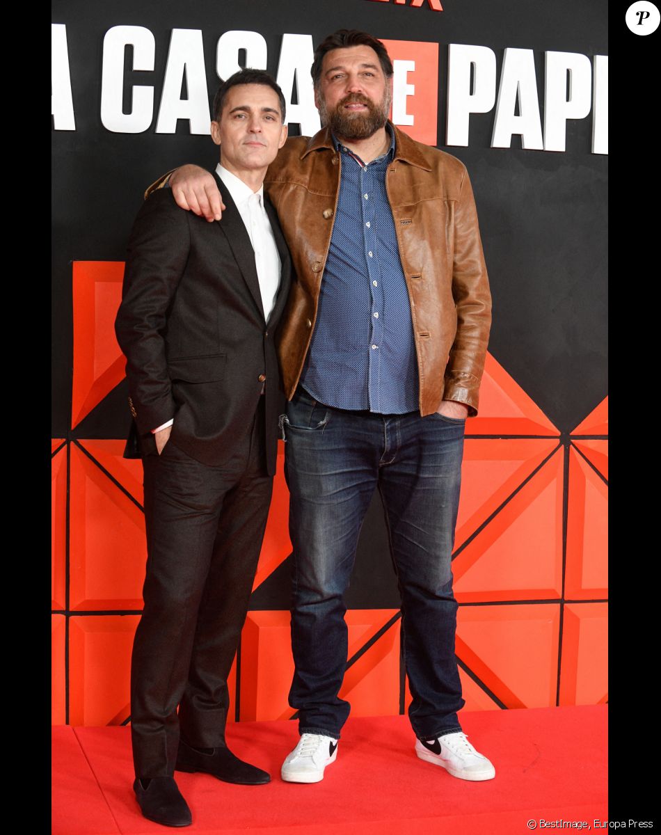 Pedro Alonso et Hovik Keuchkerian à la première de la série "La Casa De Papel - Saison Finale" à Madrid, le 30 novembre 2021.