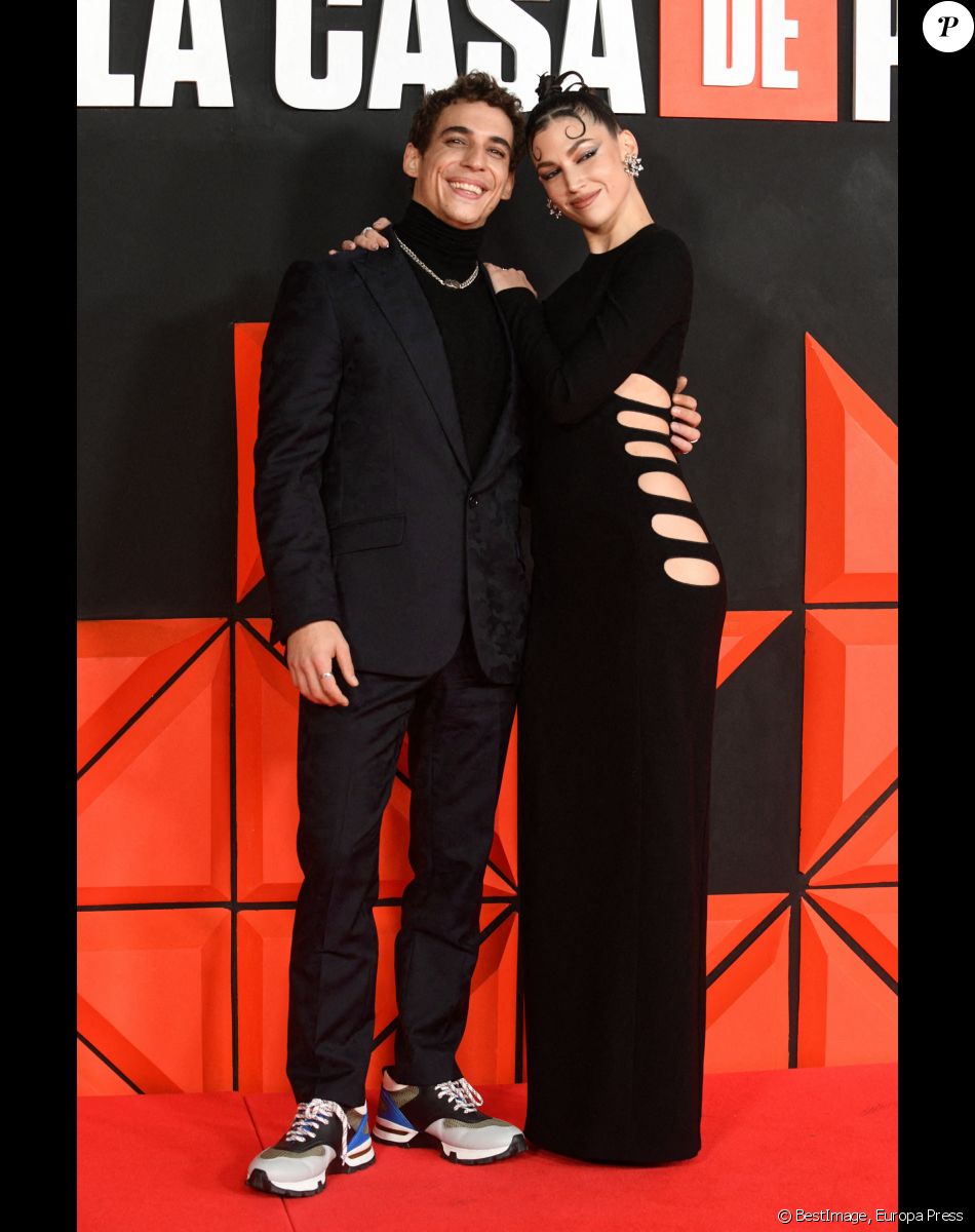 Úrsula Corberó et Miguel Herrán à la première de la série "La Casa De Papel - Saison Finale" à Madrid, le 30 novembre 2021.