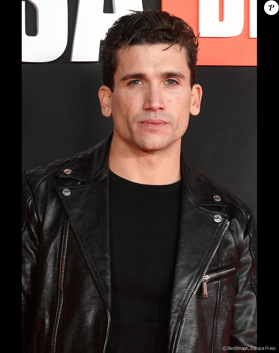 Jaime Lorente à la première de la série "La Casa De Papel - Saison Finale" à Madrid, le 30 novembre 2021.