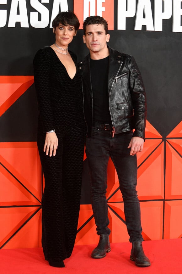 Belén Cuesta et Jaime Lorente à la première de la série "La Casa De Papel - Saison Finale" à Madrid, le 30 novembre 2021. 
