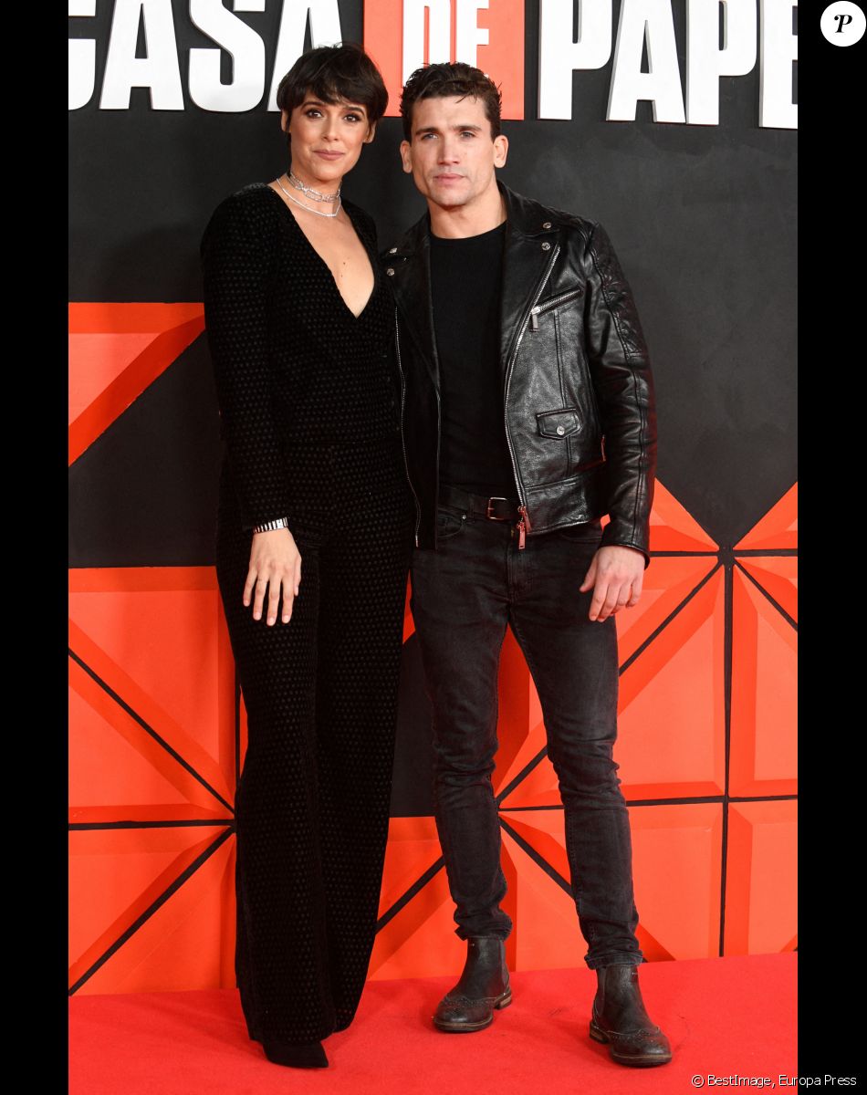 Belén Cuesta et Jaime Lorente à la première de la série "La Casa De Papel - Saison Finale" à Madrid, le 30 novembre 2021.