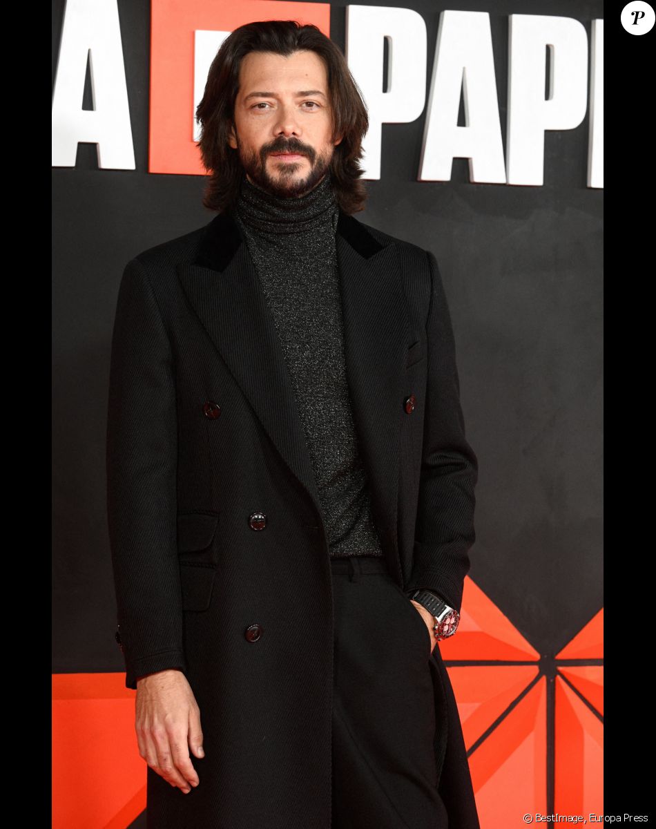 Álvaro Morte à la première de la série "La Casa De Papel - Saison Finale" à Madrid, le 30 novembre 2021.