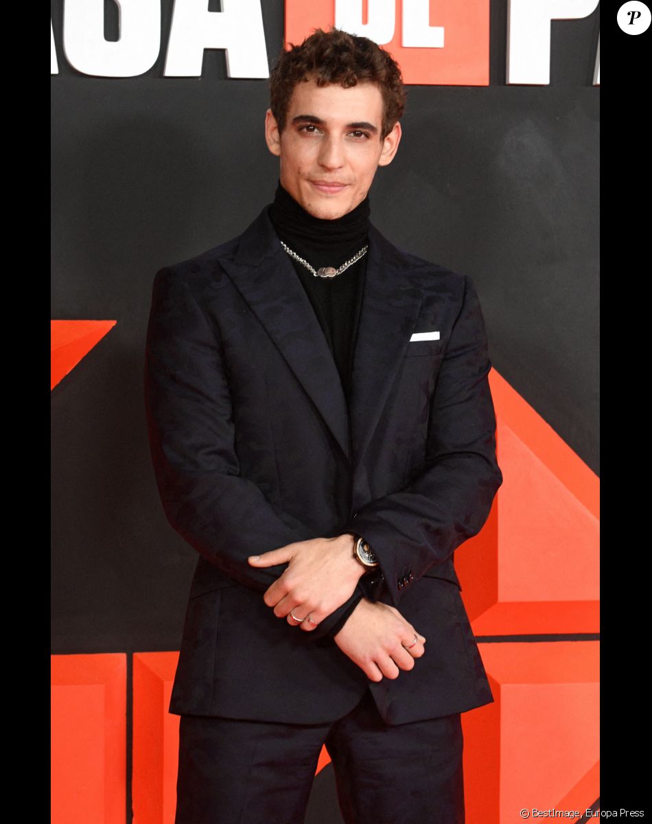 Miguel Herrán à la première de la série "La Casa De Papel - Saison Finale" à Madrid, le 30 novembre 2021.