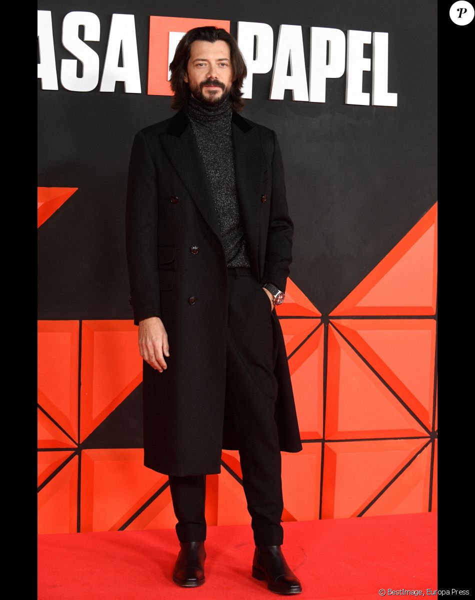 Álvaro Morte à la première de la série "La Casa De Papel - Saison Finale" à Madrid, le 30 novembre 2021.