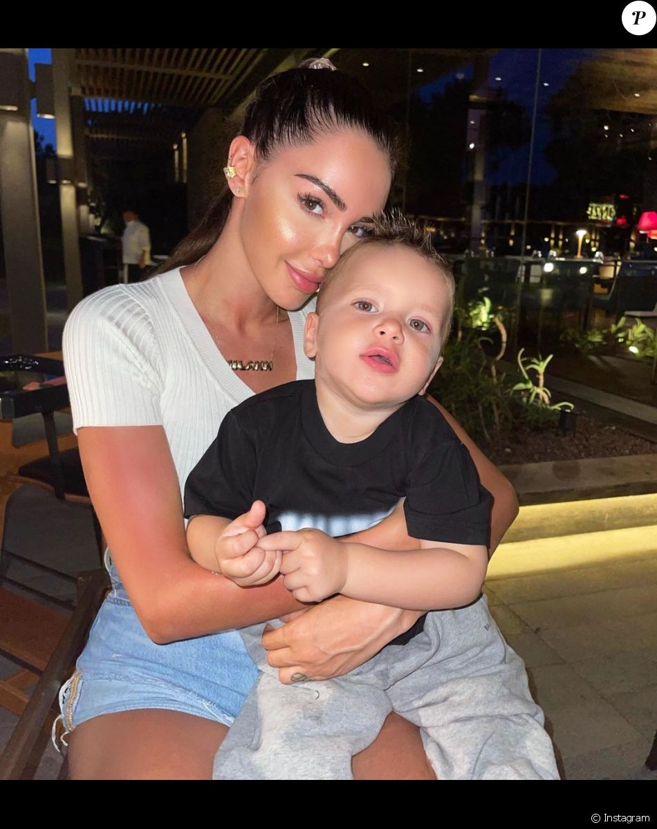 Nabilla s'affiche divine sur Instagram.