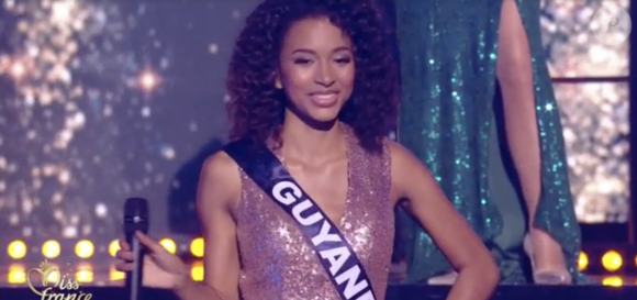 Miss Guyane 2021 : Melysa Stephenson, 19 ans, 1,71 m, deuxième année de licence de sociologie et en graduate de marketing digital. Election Miss France 2022 sur TF1, le 11 décembre 2021.