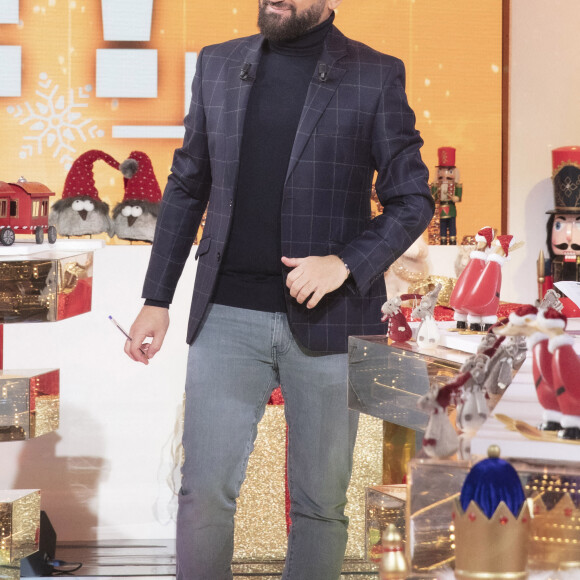 Exclusif - Cyril Hanouna - Sur le plateau de l'émission TPMP (Touche Pas à Mon Poste) présentée par C.Hanouna le 23 novembre 2021. sur C8 - Paris le 23 novembre 2021. © Jack Tribeca / Bestimage