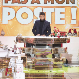 Exclusif - Cyril Hanouna - Sur le plateau de l'émission TPMP (Touche Pas à Mon Poste) présentée par C.Hanouna le 23 novembre 2021. sur C8 - Paris le 23 novembre 2021. © Jack Tribeca / Bestimage