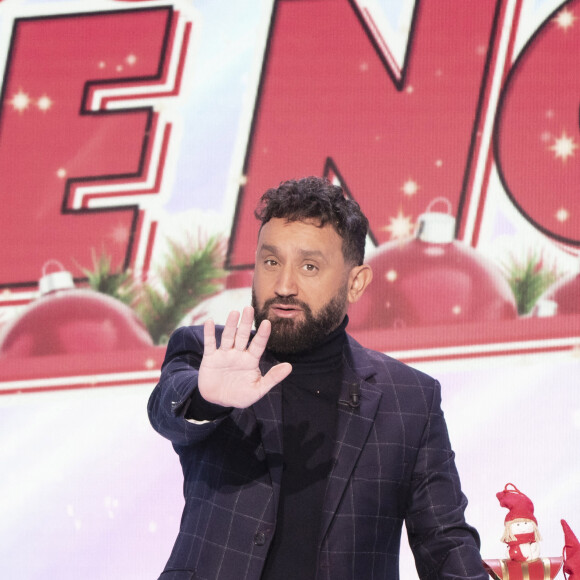 Exclusif - Cyril Hanouna - Sur le plateau de l'émission TPMP (Touche Pas à Mon Poste) présentée par C.Hanouna le 23 novembre 2021. sur C8 - Paris le 23 novembre 2021. © Jack Tribeca / Bestimage