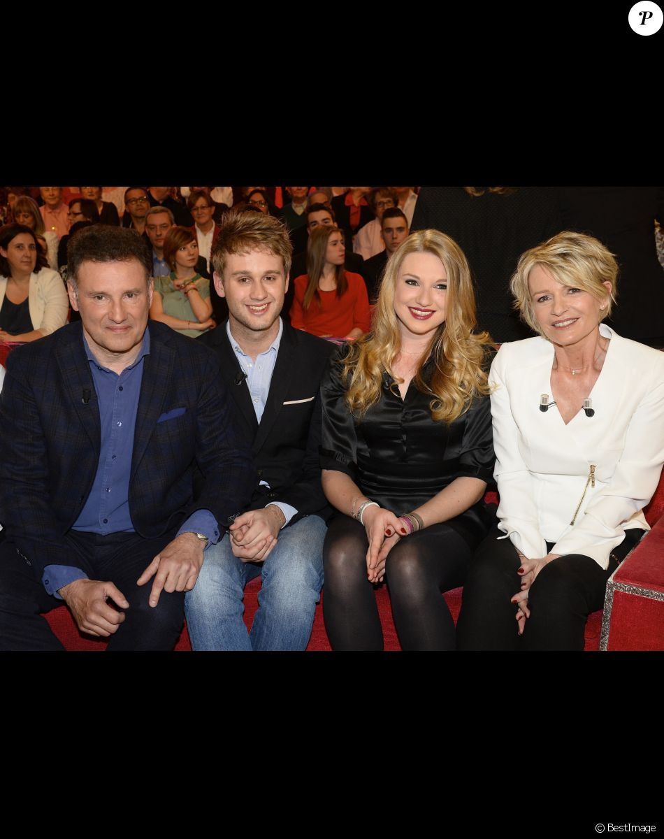 Pierre Sled, Nicolas Sled, Valentine Sled et Sophie Davant - Enregistrement de l'émission "Vivement Dimanche" à Paris le 1er Avril 2015. L'émission sera diffusée le 05 Avril 2015. Invité principal Sophie Davant.