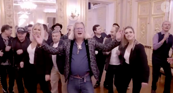 Pierre-Jean Chalençon a récemment dévoilé une vidéo dans lequel il apparaît en train de chanter ce qui semble être son nouveau tube : Le Cha-Chalençon