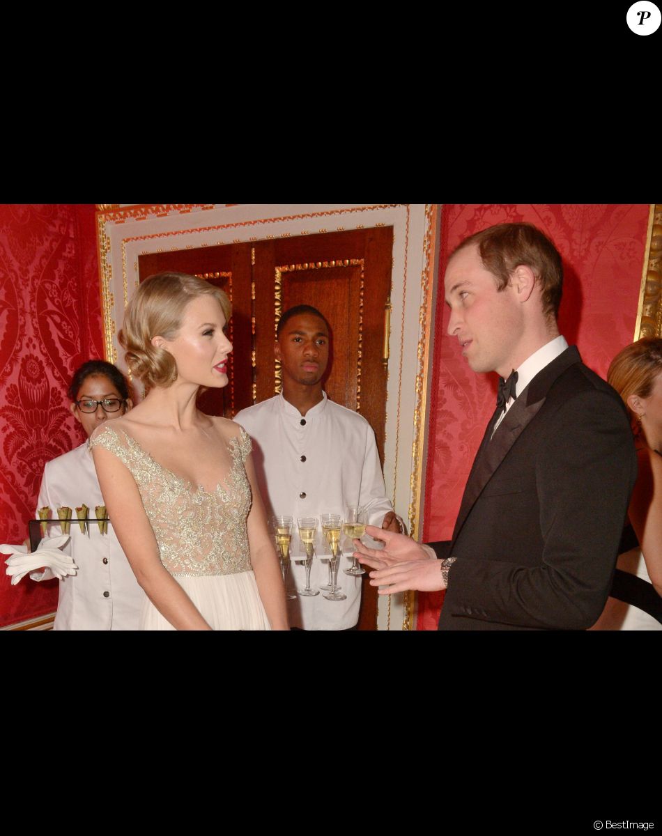 Taylor Swift, le prince William - Diner de gala "Centrepoint Winter Whites" a Londres le 26 novembre 2013.