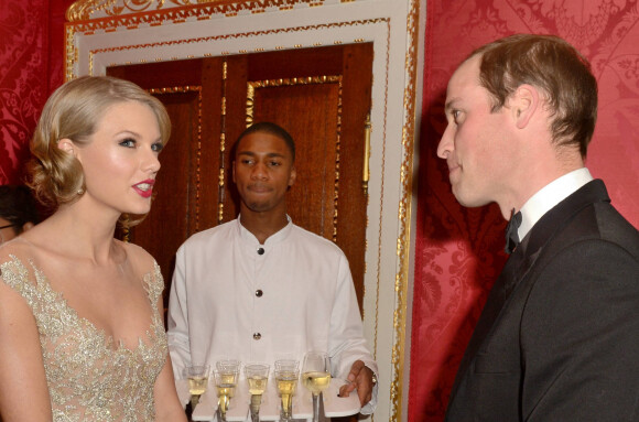 Taylor Swift, le prince William - Diner de gala "Centrepoint Winter Whites" a Londres le 26 novembre 2013.